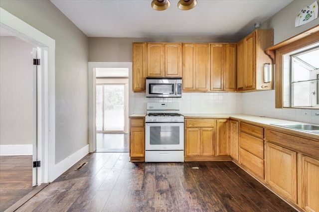 513 S 1st Ave, Mulvane, KS 67110