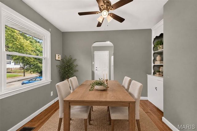 10160 Cloverdale Drive, St Louis, MO 63136