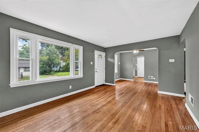 10160 Cloverdale Drive, St Louis, MO 63136