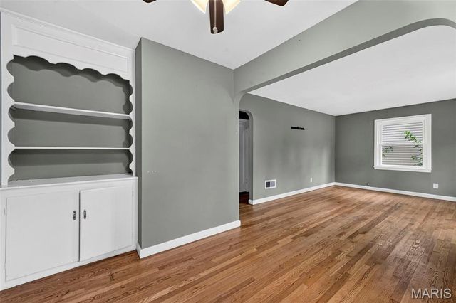 10160 Cloverdale Drive, St Louis, MO 63136