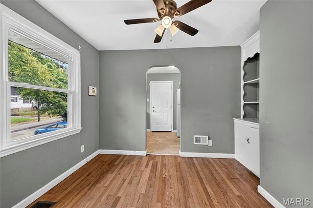 10160 Cloverdale Drive, St Louis, MO 63136