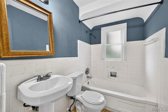 10160 Cloverdale Drive, St Louis, MO 63136