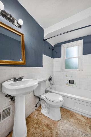 10160 Cloverdale Drive, St Louis, MO 63136
