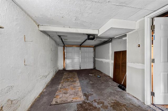 10160 Cloverdale Drive, St Louis, MO 63136