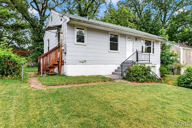 10160 Cloverdale Drive, St Louis, MO 63136