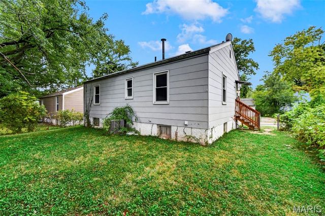 10160 Cloverdale Drive, St Louis, MO 63136