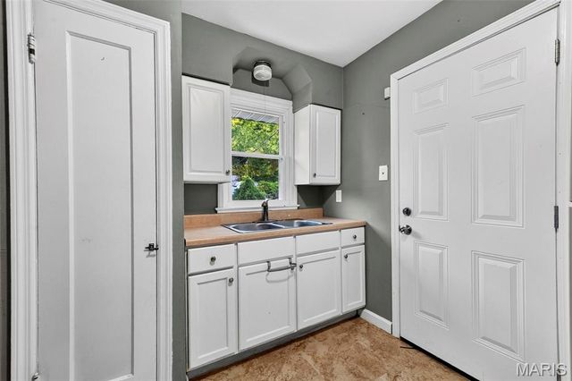 10160 Cloverdale Drive, St Louis, MO 63136
