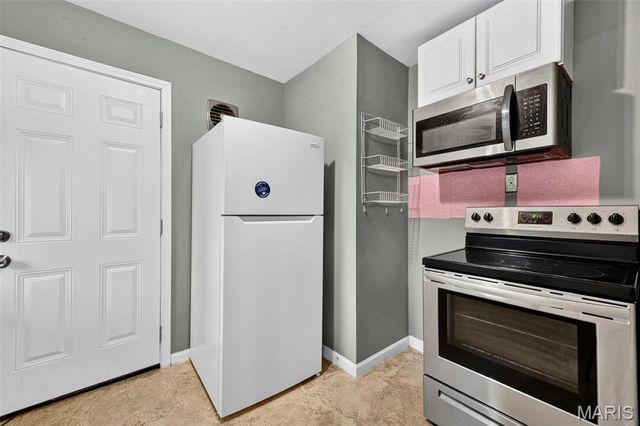 10160 Cloverdale Drive, St Louis, MO 63136