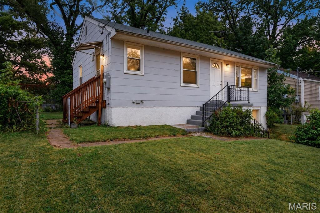 10160 Cloverdale Drive, St Louis, MO 63136