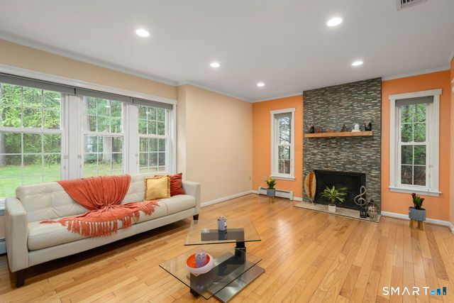20 Warner Court, Glastonbury, CT 06033
