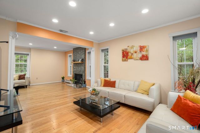 20 Warner Court, Glastonbury, CT 06033