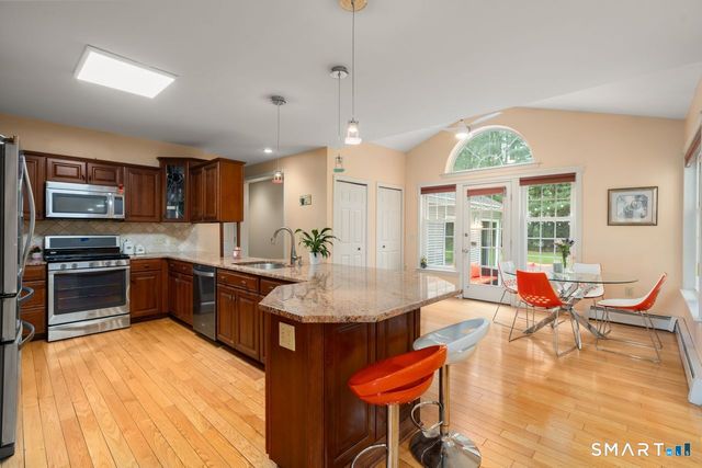20 Warner Court, Glastonbury, CT 06033