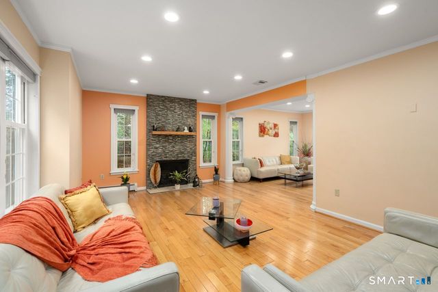 20 Warner Court, Glastonbury, CT 06033