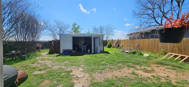 402 E Spruce Street, West, TX 76691