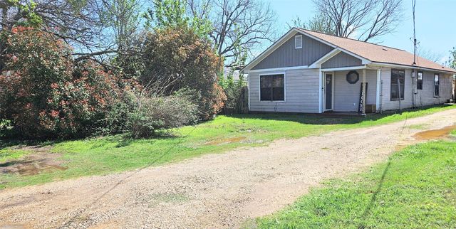 402 E Spruce Street, West, TX 76691