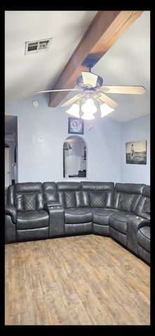 402 E Spruce Street, West, TX 76691