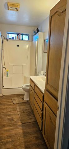 402 E Spruce Street, West, TX 76691