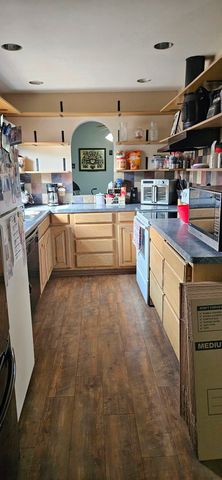 402 E Spruce Street, West, TX 76691