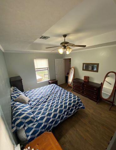 402 E Spruce Street, West, TX 76691