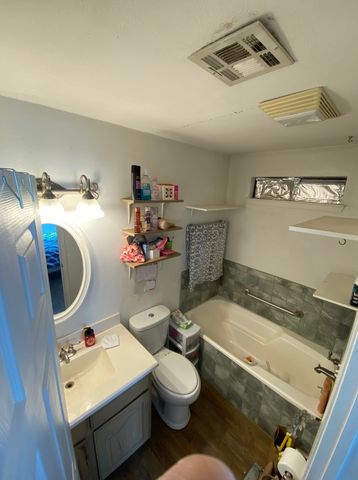 402 E Spruce Street, West, TX 76691