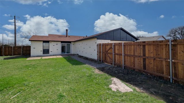 1921 Edna Smith Drive, Garland, TX 75040