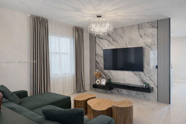 829 NE 191st St, Miami, FL 33179