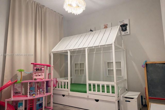 829 NE 191st St, Miami, FL 33179