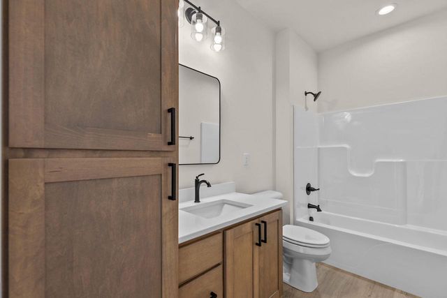 W5765 ROUNDSTONE PLACE, Menasha, WI 54952