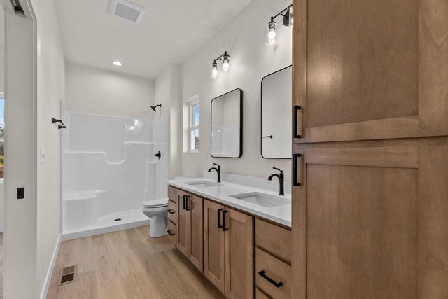 W5765 ROUNDSTONE PLACE, Menasha, WI 54952
