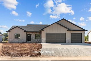 W5765 ROUNDSTONE PLACE, Menasha, WI 54952