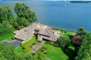 15 Gatsby Lane, Great Neck, NY 11024