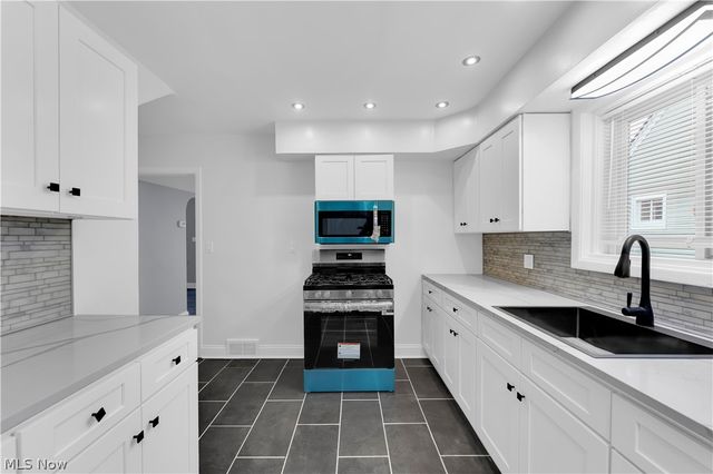 19151 Genesee Road, Euclid, OH 44117