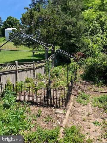 216 FULTON ST, Hancock, MD 21750