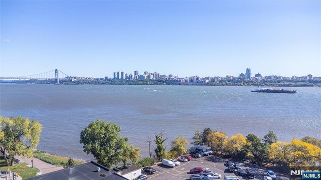 1111 River Road G5, Edgewater, NJ 07020