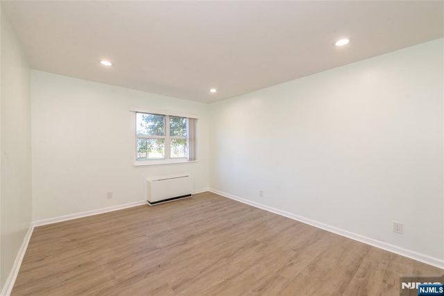 1111 River Road G5, Edgewater, NJ 07020