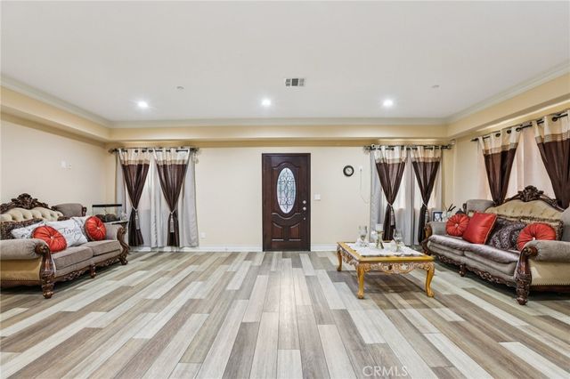 204 E 121st Street, Los Angeles, CA 90061