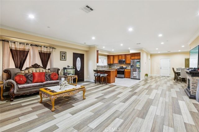 204 E 121st Street, Los Angeles, CA 90061