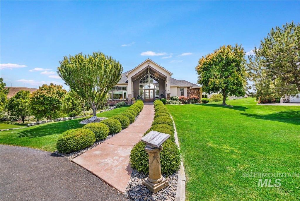 203 Clear Lake Lane, Buhl, ID 83316