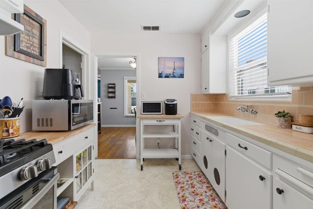 1755 Oxford Way, Stockton, CA 95204