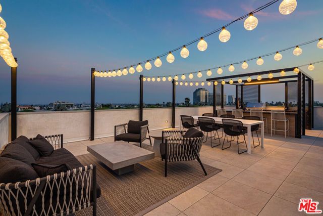 11837 Mayfield Avenue 106, Los Angeles, CA 90049
