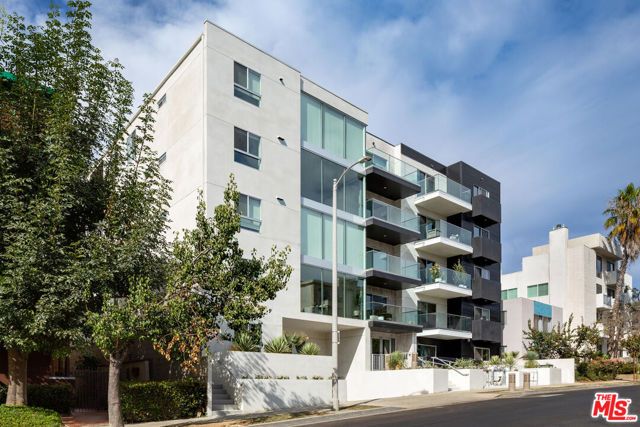 11837 Mayfield Avenue 106, Los Angeles, CA 90049