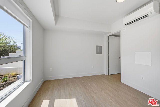 11837 Mayfield Avenue 106, Los Angeles, CA 90049