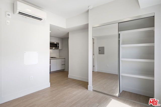 11837 Mayfield Avenue 106, Los Angeles, CA 90049