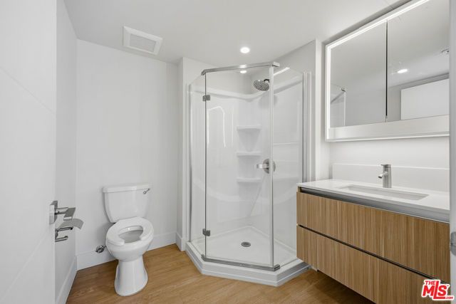 11837 Mayfield Avenue 106, Los Angeles, CA 90049