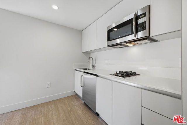 11837 Mayfield Avenue 106, Los Angeles, CA 90049