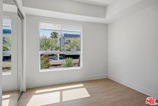 11837 Mayfield Avenue 106, Los Angeles, CA 90049