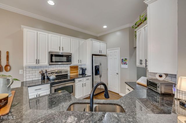 32 Taylor Ridge Court, Johnson City, TN 37601