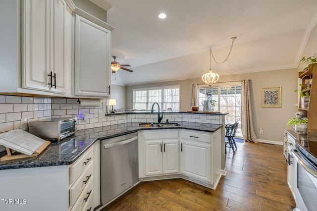 32 Taylor Ridge Court, Johnson City, TN 37601