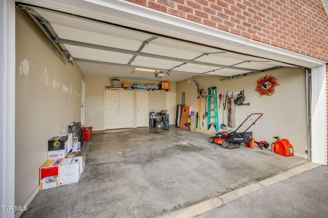 32 Taylor Ridge Court, Johnson City, TN 37601