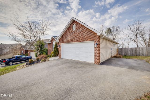 32 Taylor Ridge Court, Johnson City, TN 37601